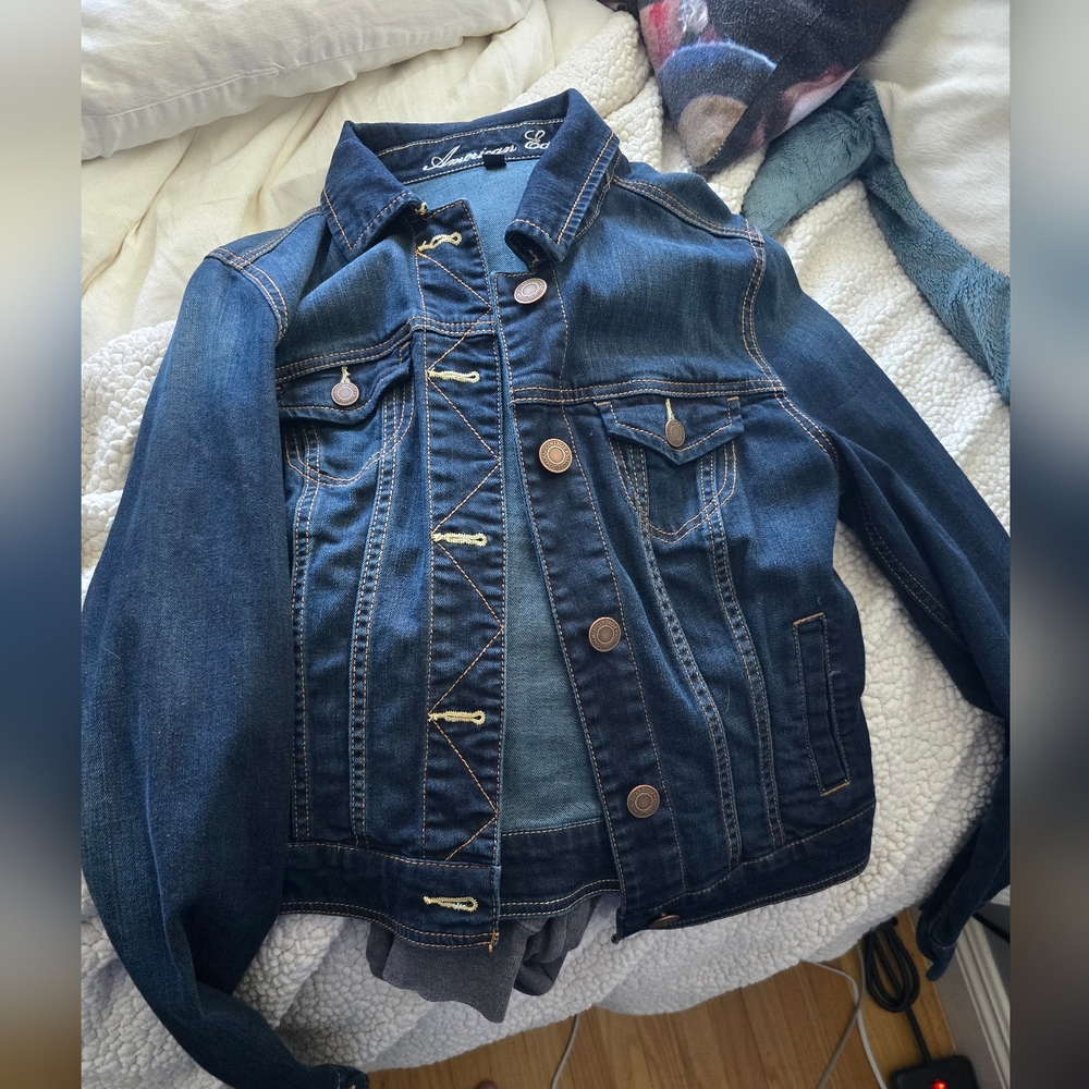 American Eagle Jean Jacket 2014 Size Medium - LIKE NEW